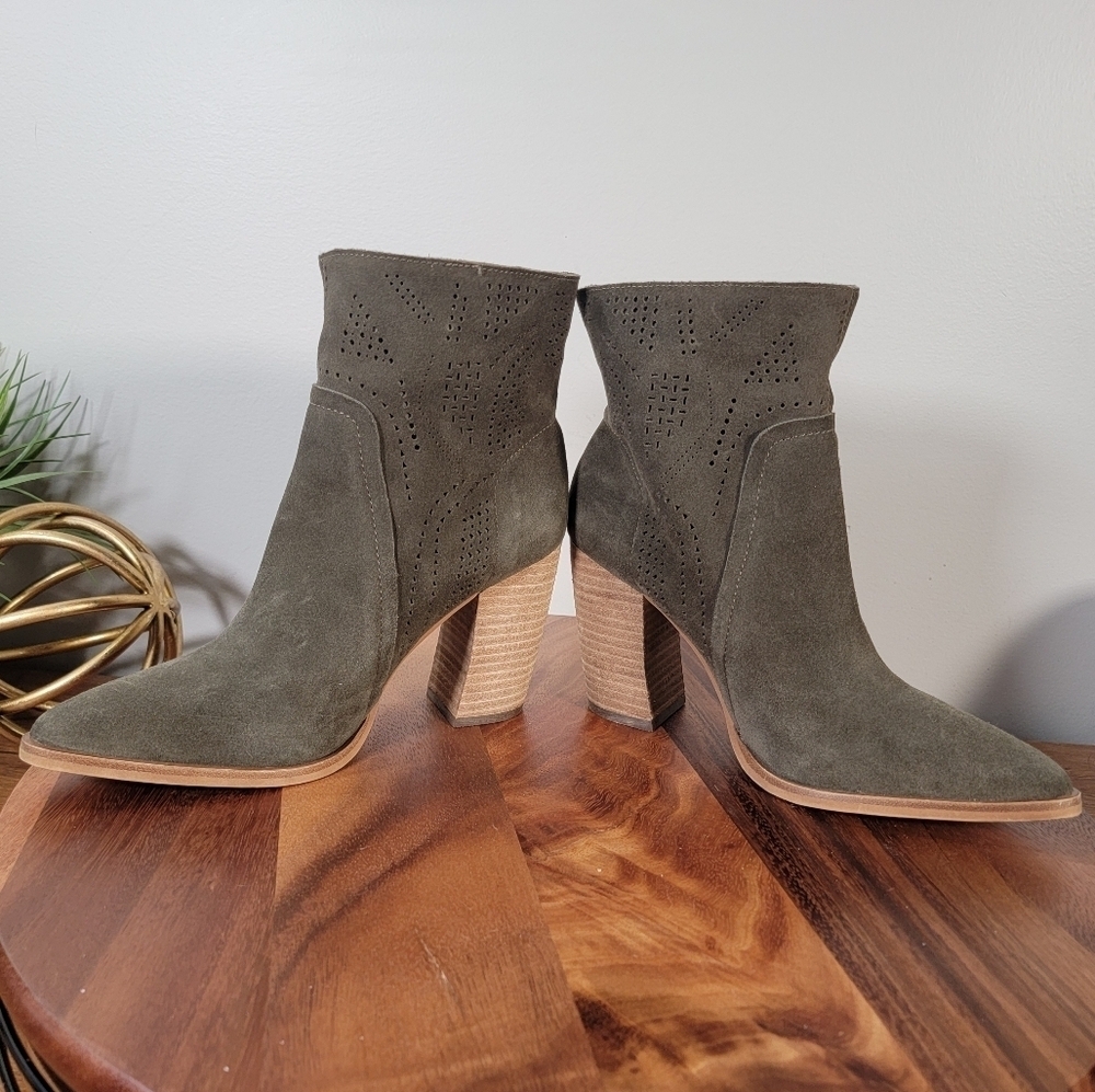 Vince Camuto Green Suede Boots Western Perforated Pointed Toe Size 7.5 - Picture 9 of 15